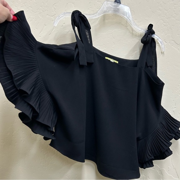 Gianni Bini Black Ruffle Sleeve Blouse Size: Small Excellent Condition - Picture 4 of 8